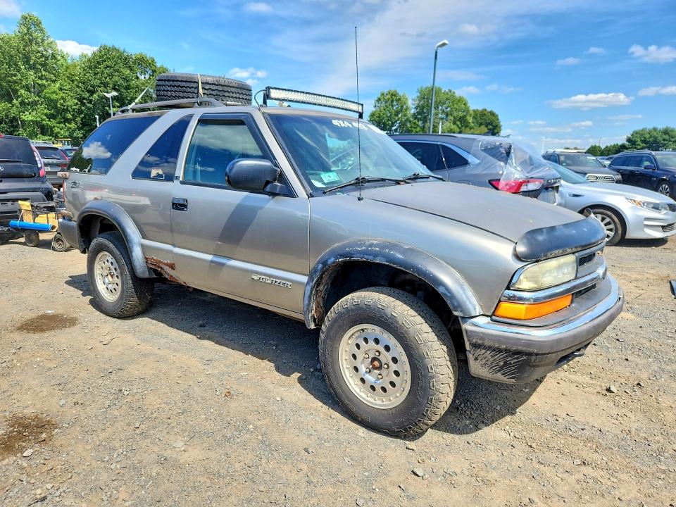 Photo 4 from auction – 2000 CHEVROLET BLAZER with VIN 1GNCT18W9YK114461
