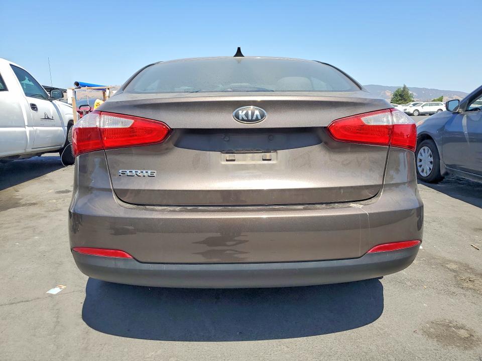 Photo 6 from auction – 2015 KIA FORTE with VIN KNAFX4A6XF5256574