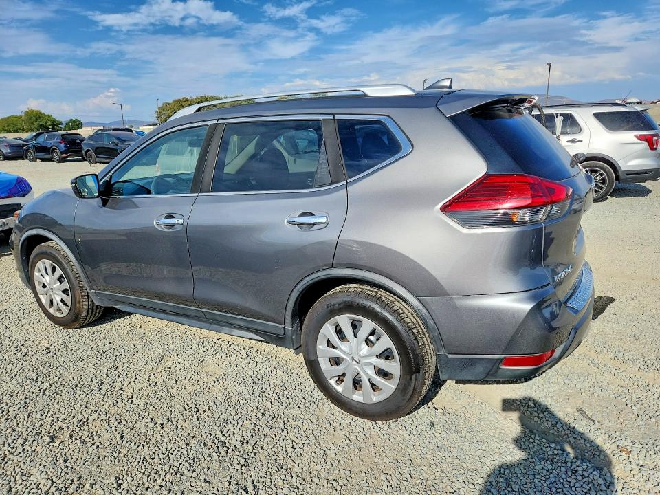 Photo 2 from auction – 2017 NISSAN ROGUE with VIN JN8AT2MTXHW132370