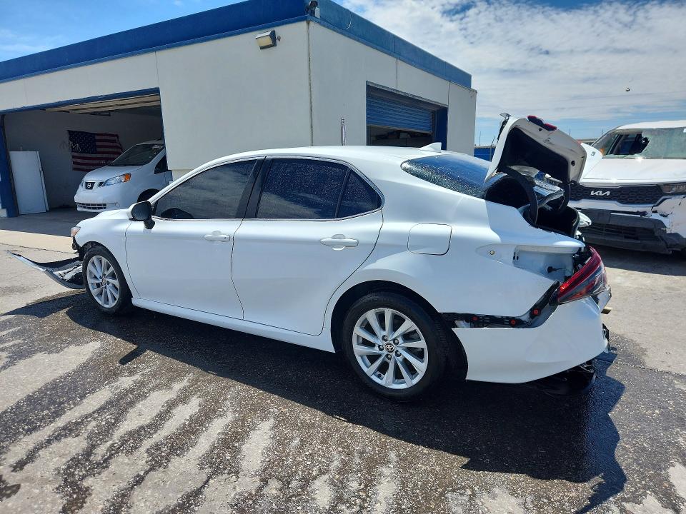 Photo 2 from auction – 2022 TOYOTA CAMRY with VIN 4T1C11AK4NU046863