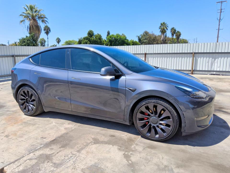 Foto 4 de la subasta – 2021 TESLA MODEL Y con VIN 5YJYGDEF4MF256636