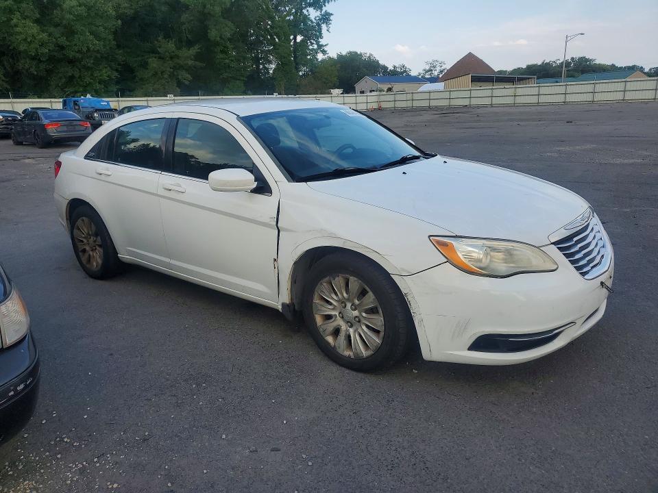 Photo 4 from auction – 2014 CHRYSLER 200 with VIN 1C3CCBAB6EN141833