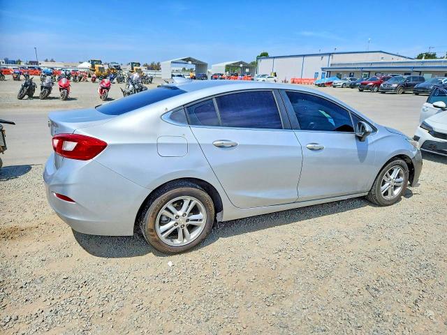 Photo 3 from auction – 2018 CHEVROLET CRUZE with VIN 1G1BE5SM2J7197150