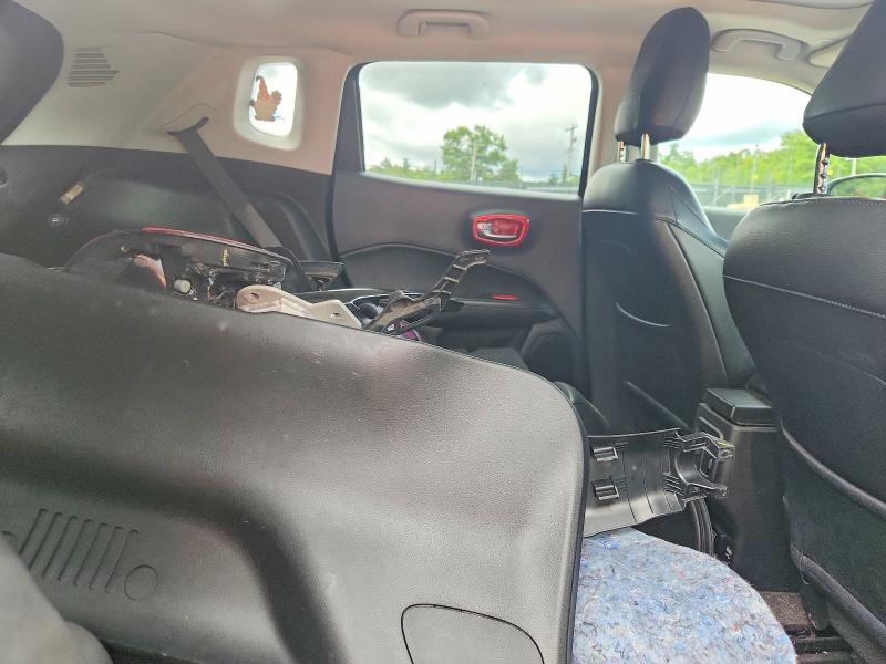 Photo 11 from auction – 2018 JEEP COMPASS with VIN 3C4NJDBB3JT107640