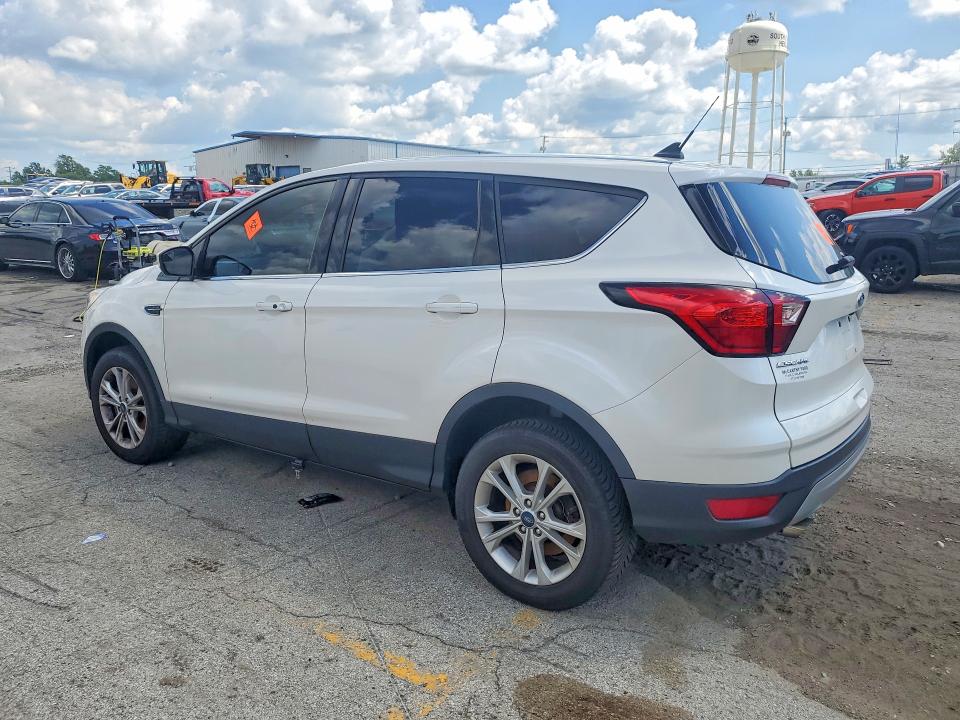 Photo 2 from auction – 2019 FORD ESCAPE with VIN 1FMCU9GD8KUB93052