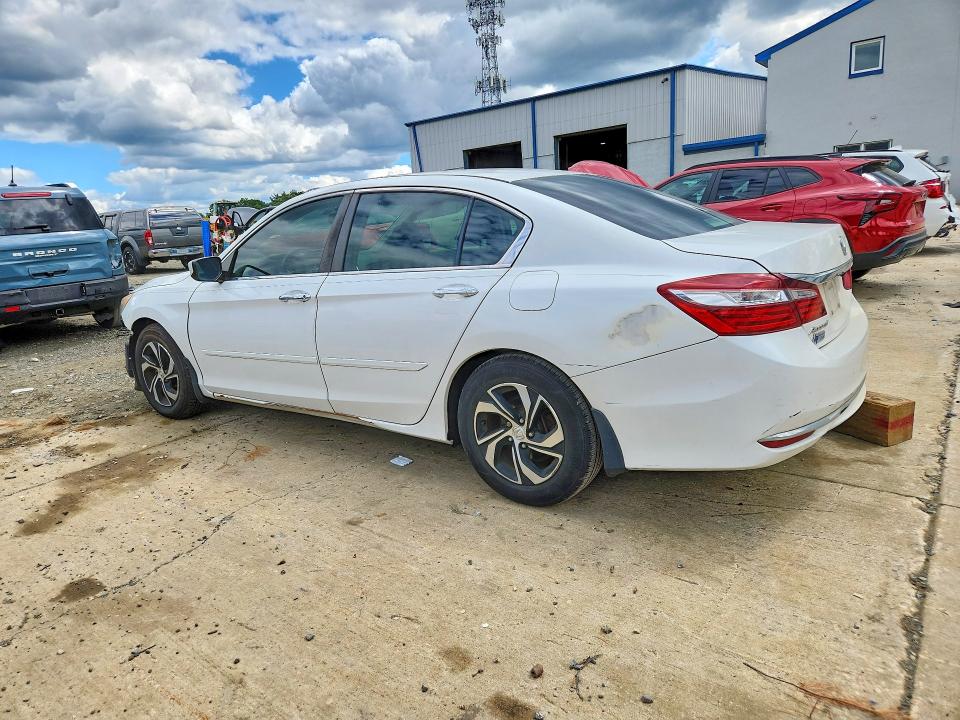 Photo 2 from auction – 2016 HONDA ACCORD with VIN 1HGCR2F30GA219370