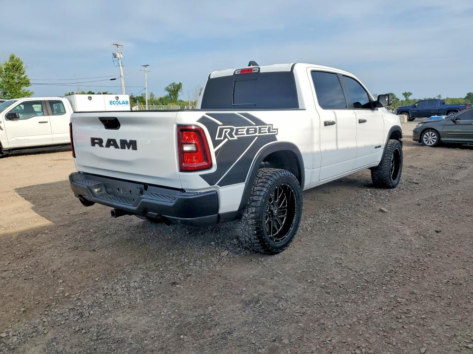 Foto 3 de la subasta – 2025 RAM 1500 con VIN 1C6SRFLP6SN536488