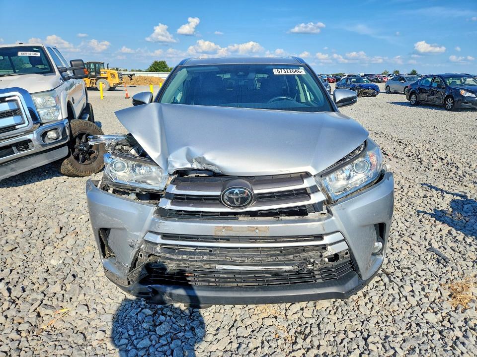 Photo 5 from auction – 2018 TOYOTA HIGHLANDER with VIN 5TDKZRFH0JS279464