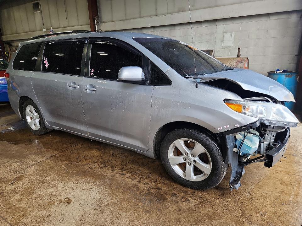 Photo 4 from auction – 2011 TOYOTA SIENNA with VIN 5TDKK3DC7BS065789