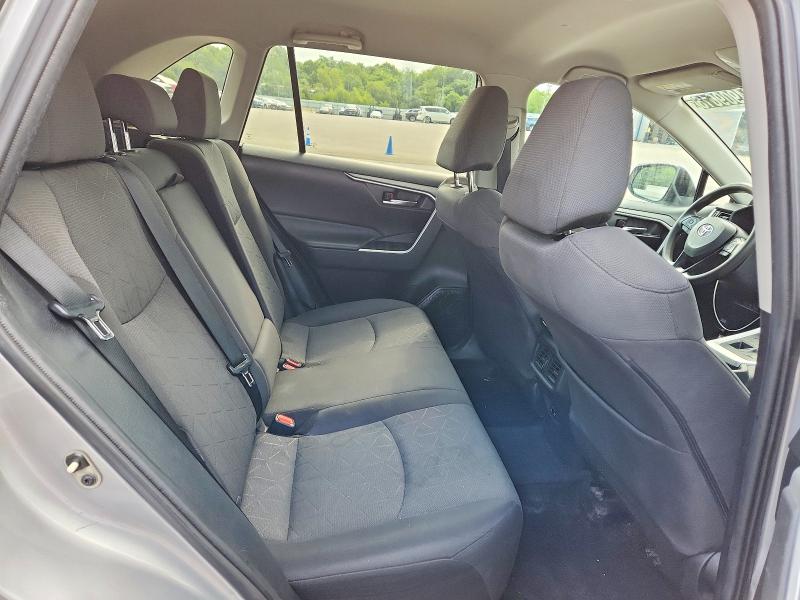 Photo 11 from auction – 2021 TOYOTA RAV4 with VIN 2T3P1RFV3MW143545