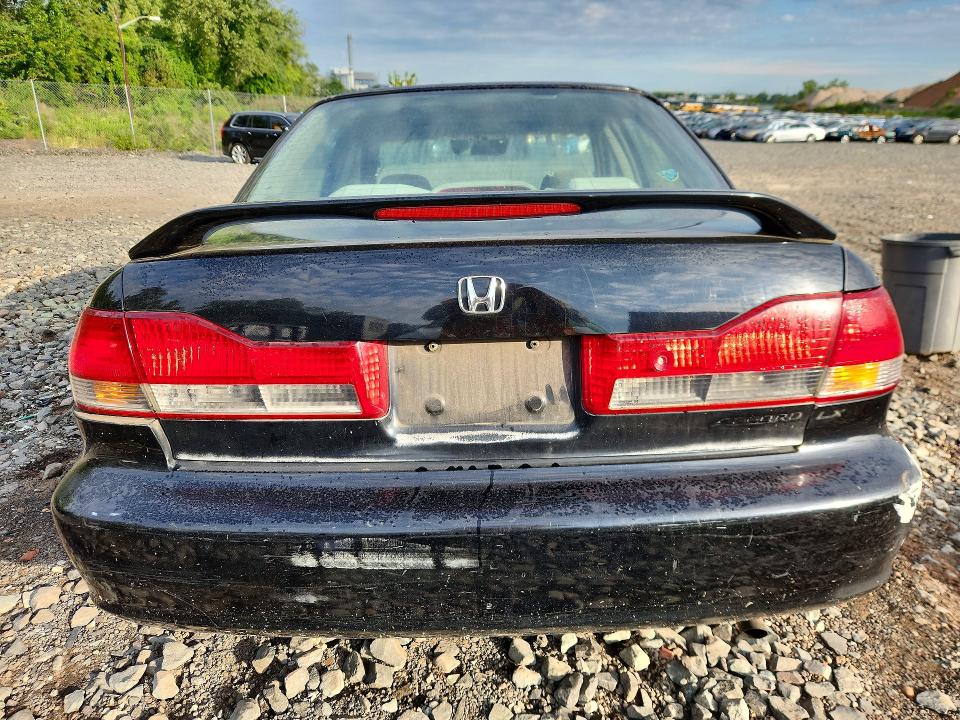 Снимка 6 от търг – 2001 HONDA ACCORD с VIN 1HGCG66511A044052