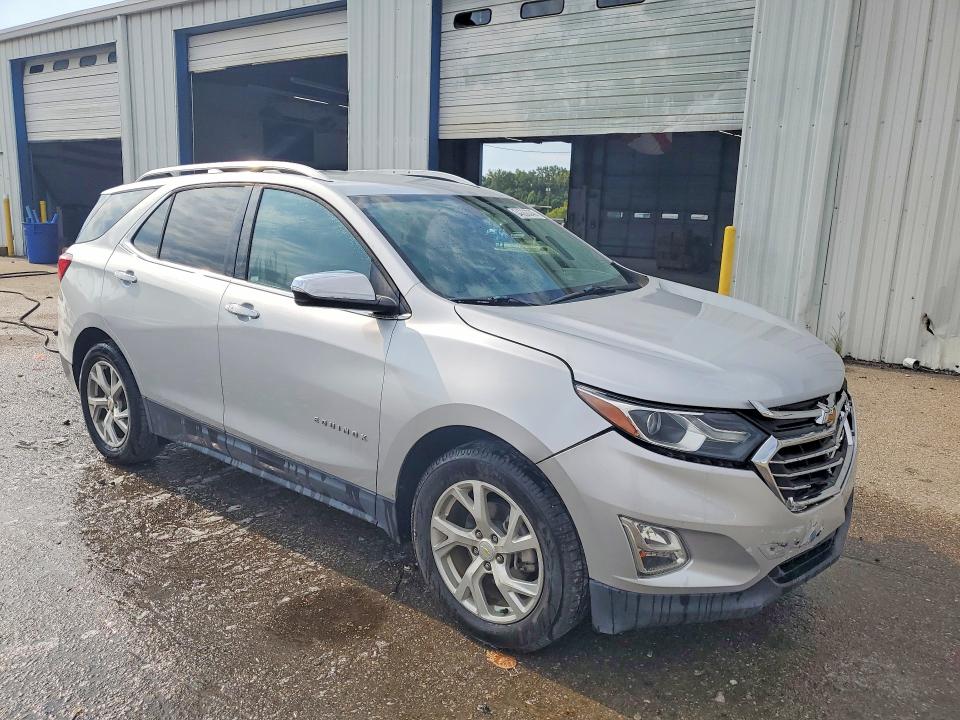 Photo 4 from auction – 2018 CHEVROLET EQUINOX with VIN 2GNAXMEV1J6235017