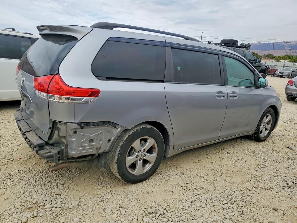 Photo 3 from auction – 2012 TOYOTA SIENNA with VIN 5TDKK3DC4CS206920