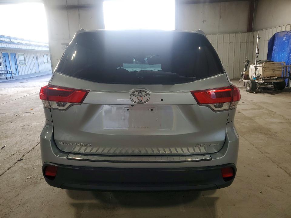 Photo 6 from auction – 2019 TOYOTA HIGHLANDER with VIN 5TDJZRFH5KS570779