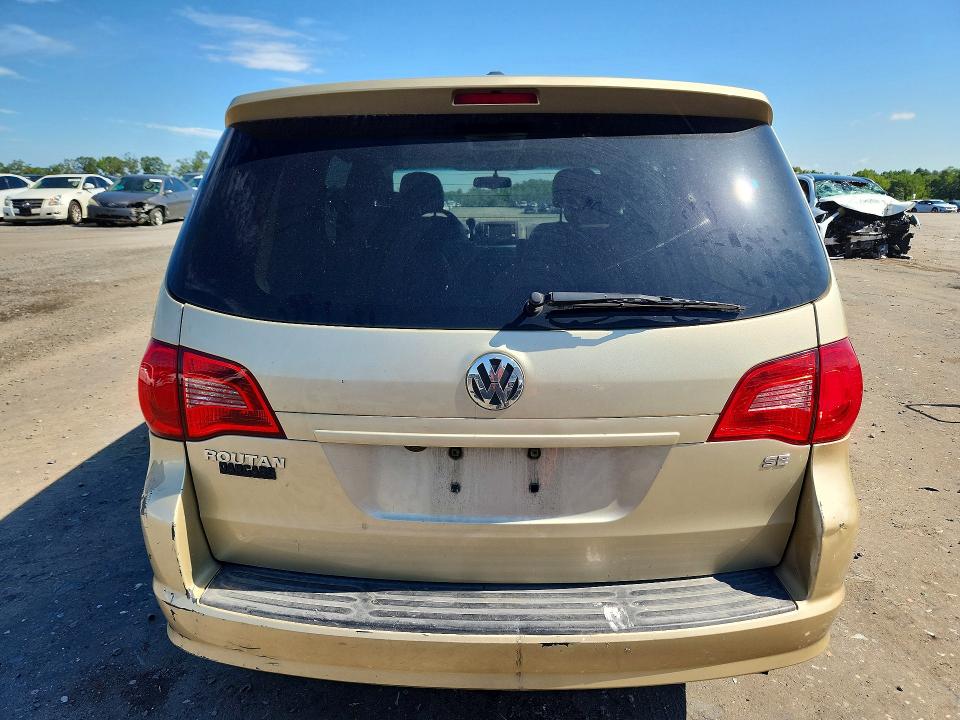 Photo 6 from auction – 2011 VOLKSWAGEN ROUTAN with VIN 2V4RW3DG1BR789563