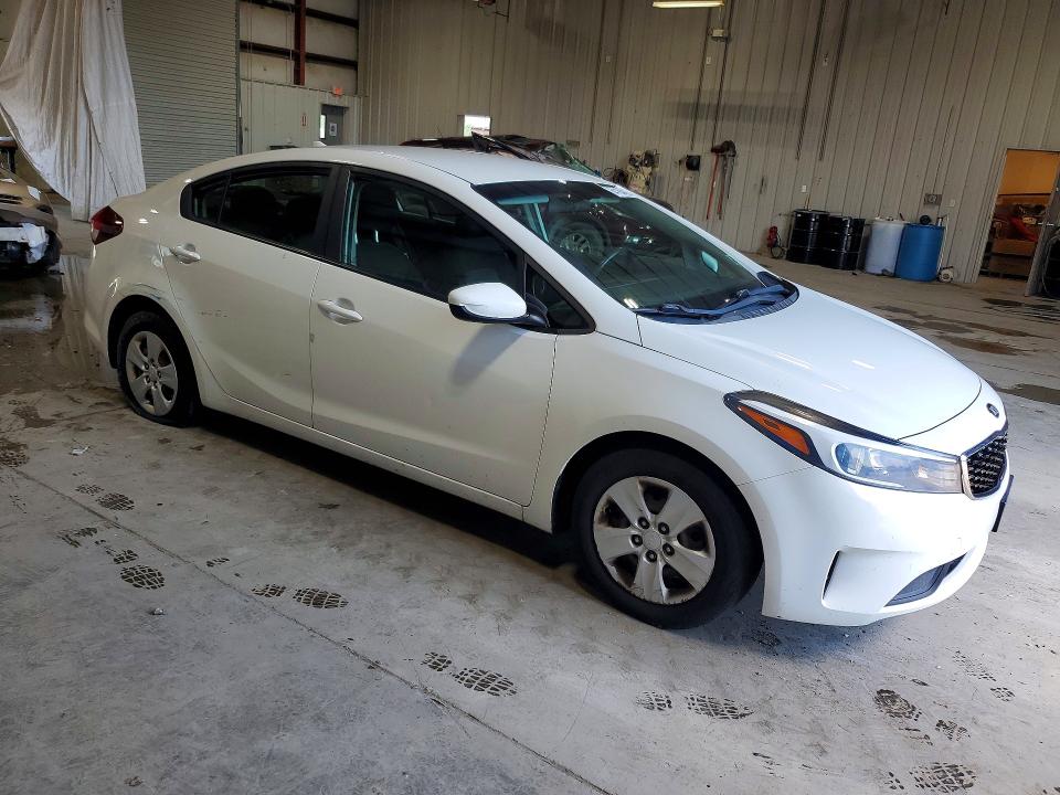 Photo 4 from auction – 2018 KIA FORTE with VIN 3KPFK4A72JE205626