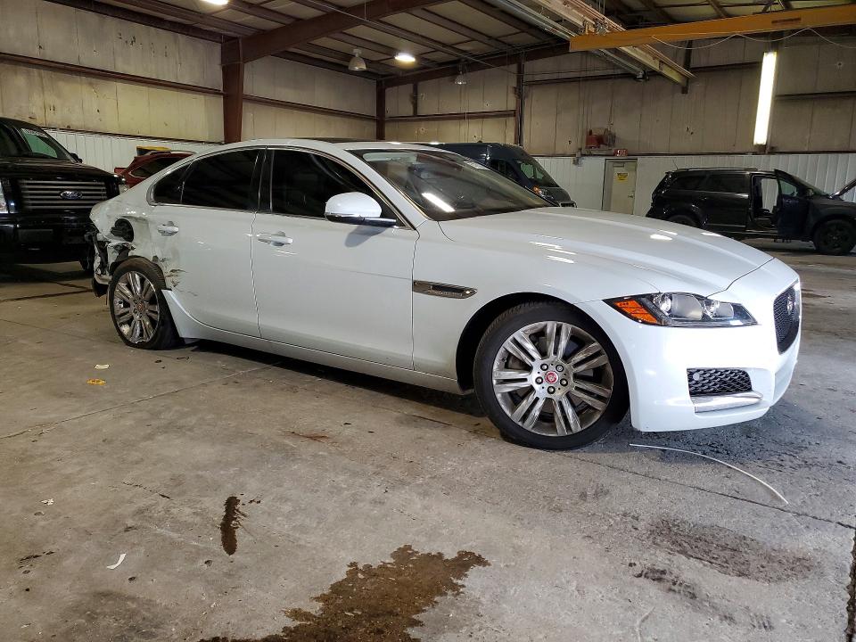 Photo 4 from auction – 2017 JAGUAR XF with VIN SAJBJ4BV7HCY46840