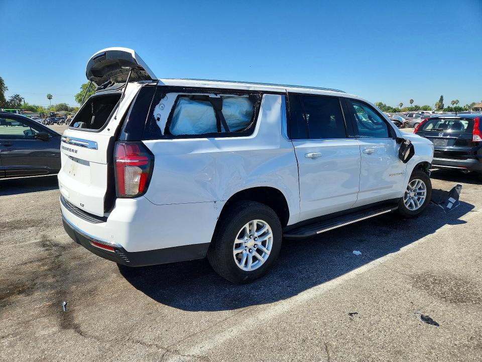 Photo 3 from auction – 2021 CHEVROLET SUBURBAN with VIN 1GNSCCKD6MR218826