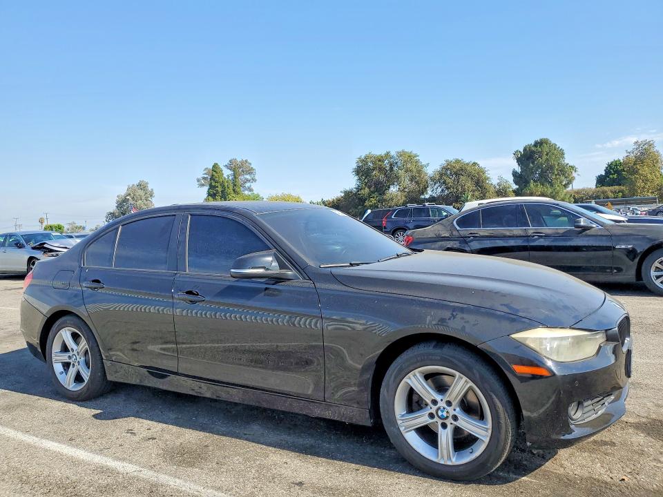 Photo 4 from auction – 2015 BMW 328 with VIN WBA3B5C50FF963155