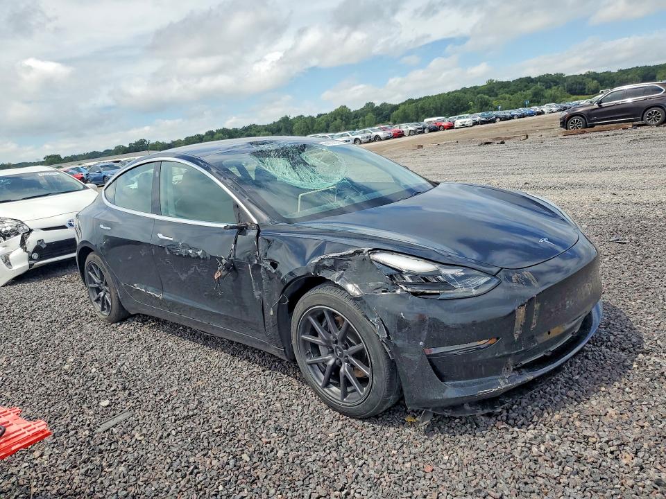 Foto 4 de la subasta – 2019 TESLA MODEL 3 con VIN 5YJ3E1EA3KF327812