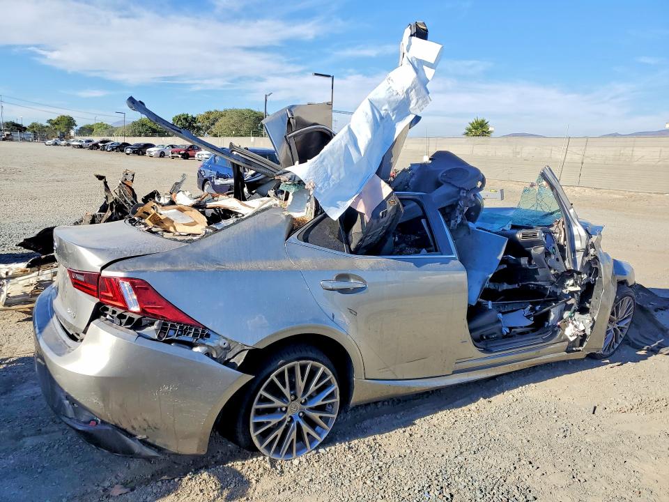 Photo 3 from auction – 2015 LEXUS IS with VIN JTHBF1D22F5075964