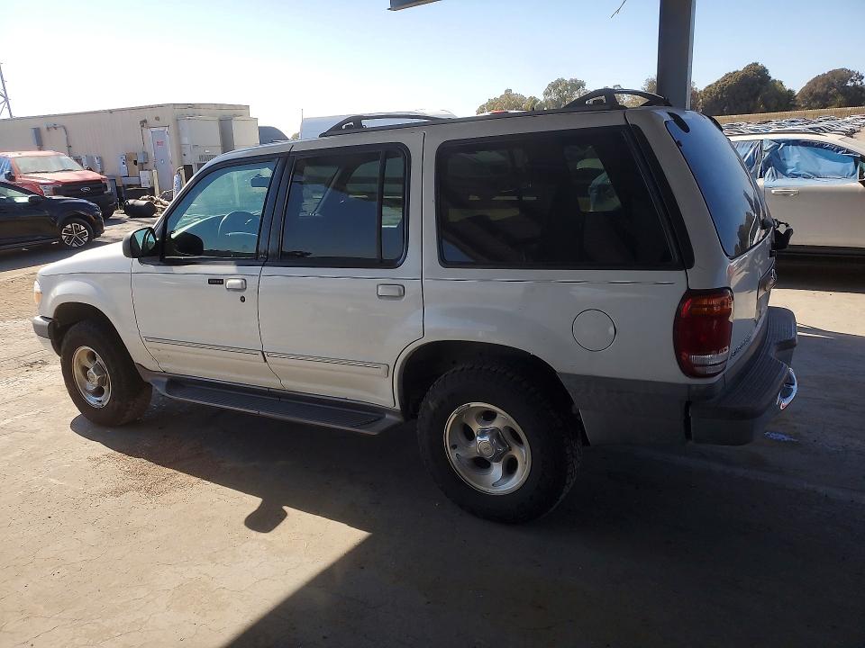 Photo 2 from auction – 2000 FORD EXPLORER with VIN 1FMZU73E1YZC43038