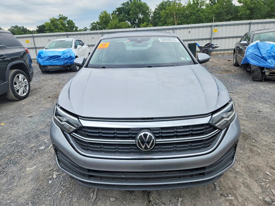 Photo 5 from auction – 2022 VOLKSWAGEN JETTA with VIN 3VW7M7BU0NM015448