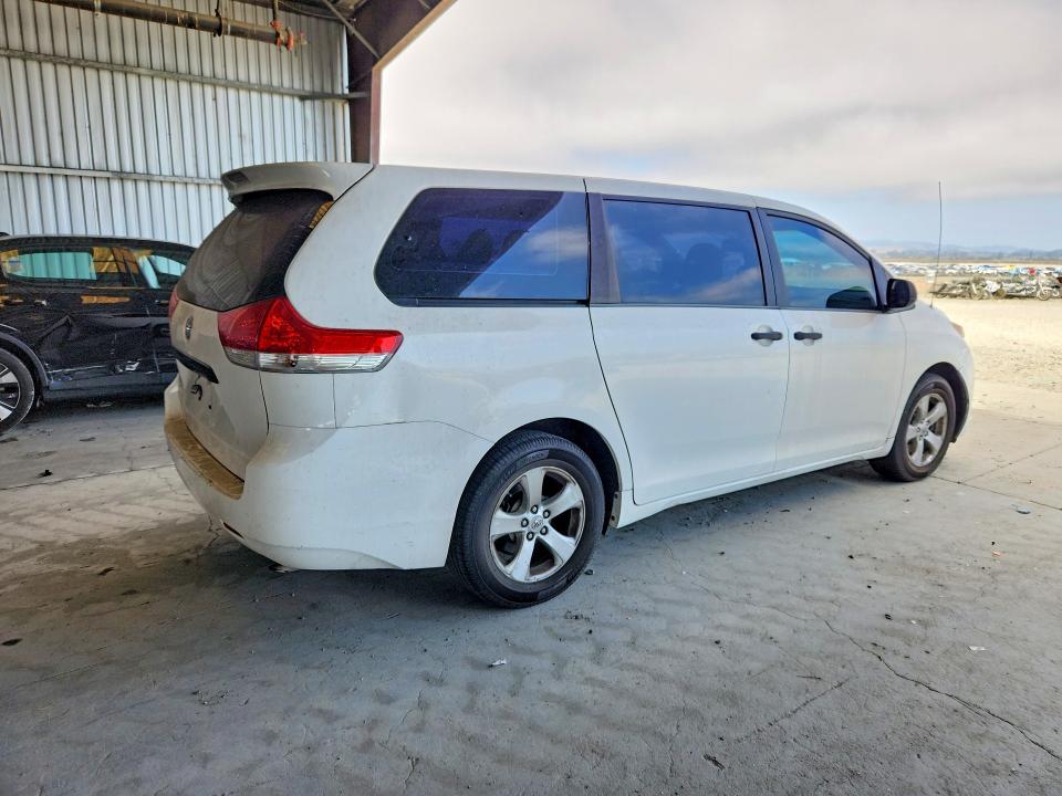 Photo 3 from auction – 2012 TOYOTA SIENNA with VIN 5TDKA3DC1CS015877