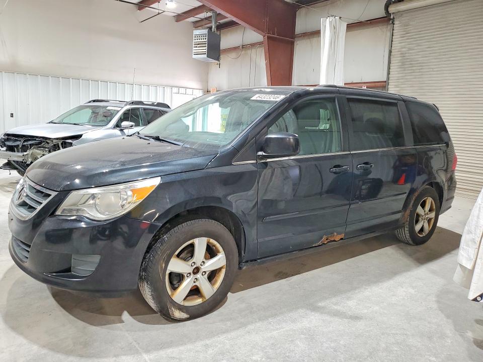 VOLKSWAGEN ROUTAN 2011 with VIN 2V4RW3DG5BR718155 - Photo from auction