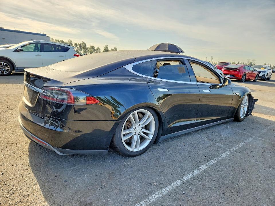 صورة رقم 3 من المزاد - 2013 TESLA MODEL S مع VIN 5YJSA1CN5DFP03328