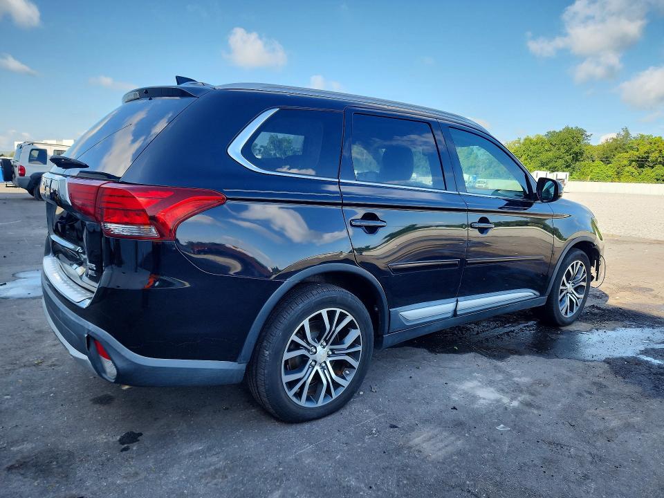Photo 3 from auction – 2017 MITSUBISHI OUTLANDER with VIN JA4AD3A38HZ002132