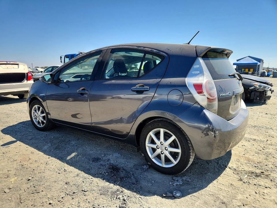 Photo 2 from auction – 2012 TOYOTA PRIUS C with VIN JTDKDTB32C1031335