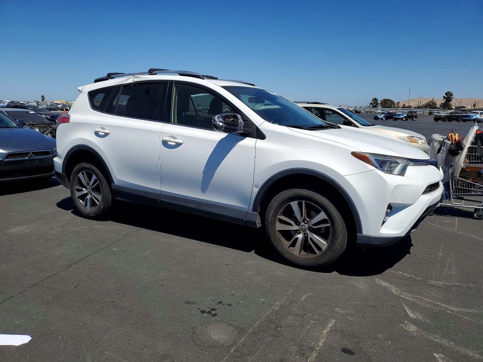 Photo 4 from auction – 2017 TOYOTA RAV4 with VIN JTMWFREV1HD093729