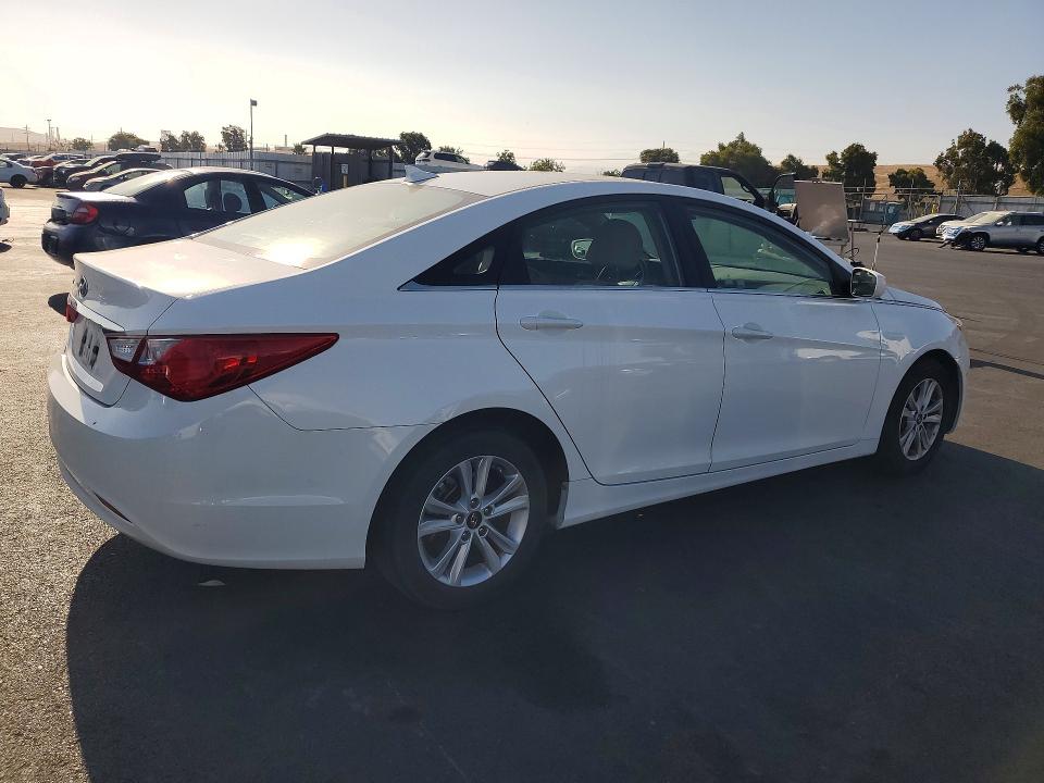 Photo 3 from auction – 2013 HYUNDAI SONATA with VIN 5NPEB4AC1DH710016