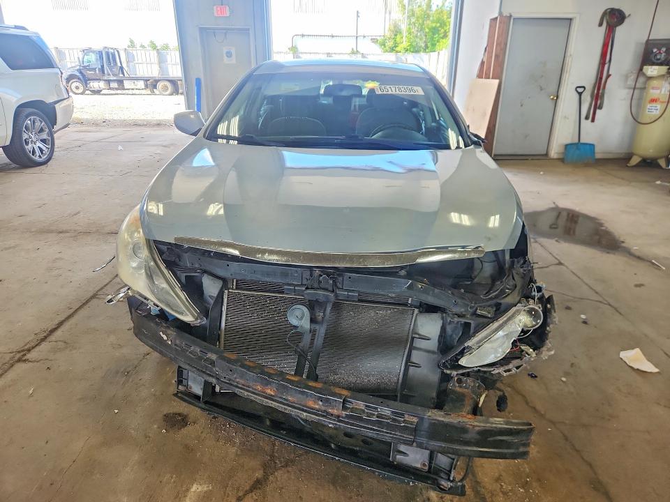 Photo 5 from auction – 2012 HYUNDAI SONATA with VIN 5NPEB4AC0CH406335