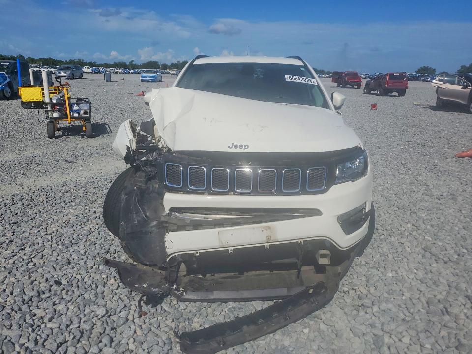 Photo 5 from auction – 2019 JEEP COMPASS with VIN 3C4NJDBB6KT741851