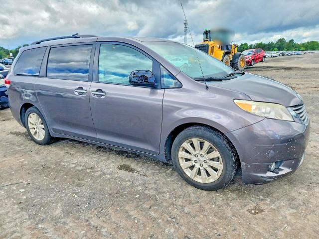 Photo 4 from auction – 2013 TOYOTA SIENNA with VIN 5TDDK3DC9DS061013