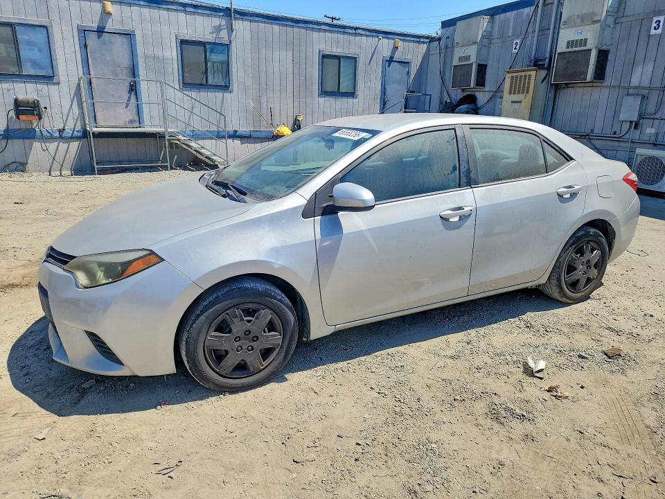 TOYOTA COROLLA 2015 с VIN 5YFBURHE8FP315242 - Снимка от търг