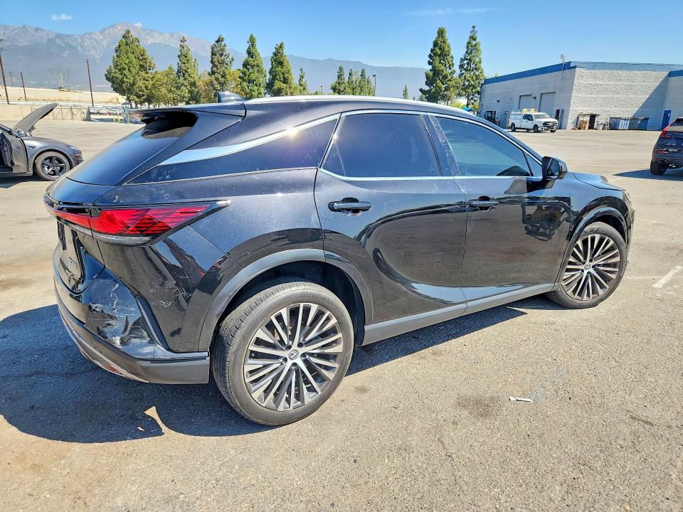 Фото 3 с аукциона – 2023 LEXUS RX 350 с VIN 2T2BAMBA8PC015053