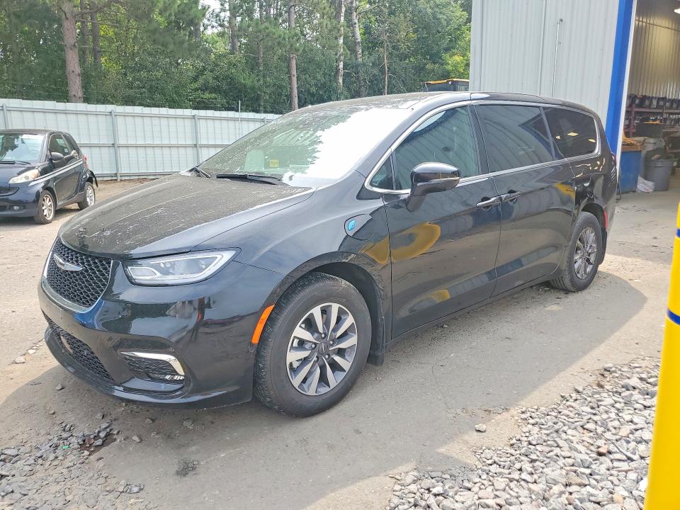 CHRYSLER PACIFICA 2025 with VIN 2C4RC1S73SR563633 - Photo from auction