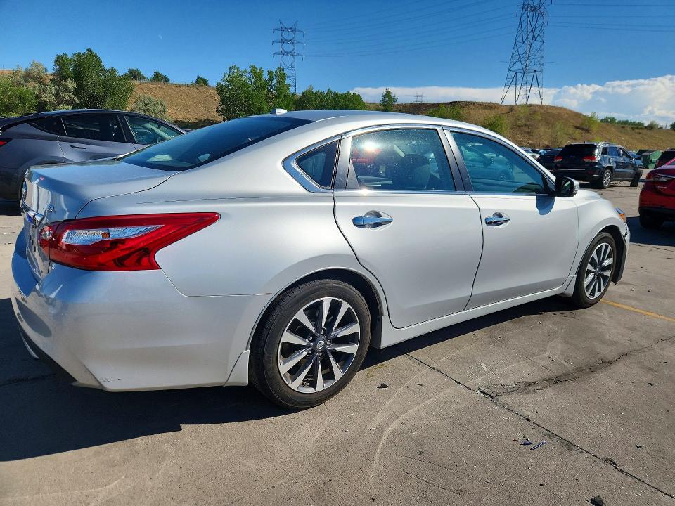 Photo 3 from auction – 2017 NISSAN ALTIMA with VIN 1N4AL3APXHC242190