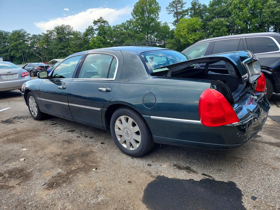 Photo 2 from auction – 2003 LINCOLN TOWN CAR with VIN 1LNHM83W43Y629414