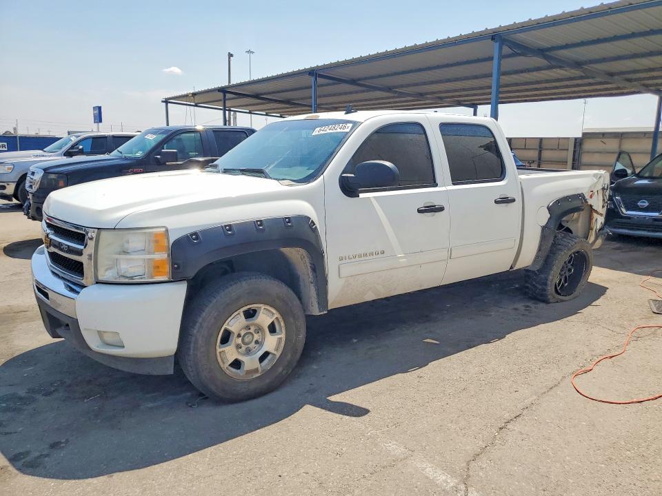 CHEVROLET SILVERADO 2011 with VIN 3GCPKSE36BG370181 - Photo from auction