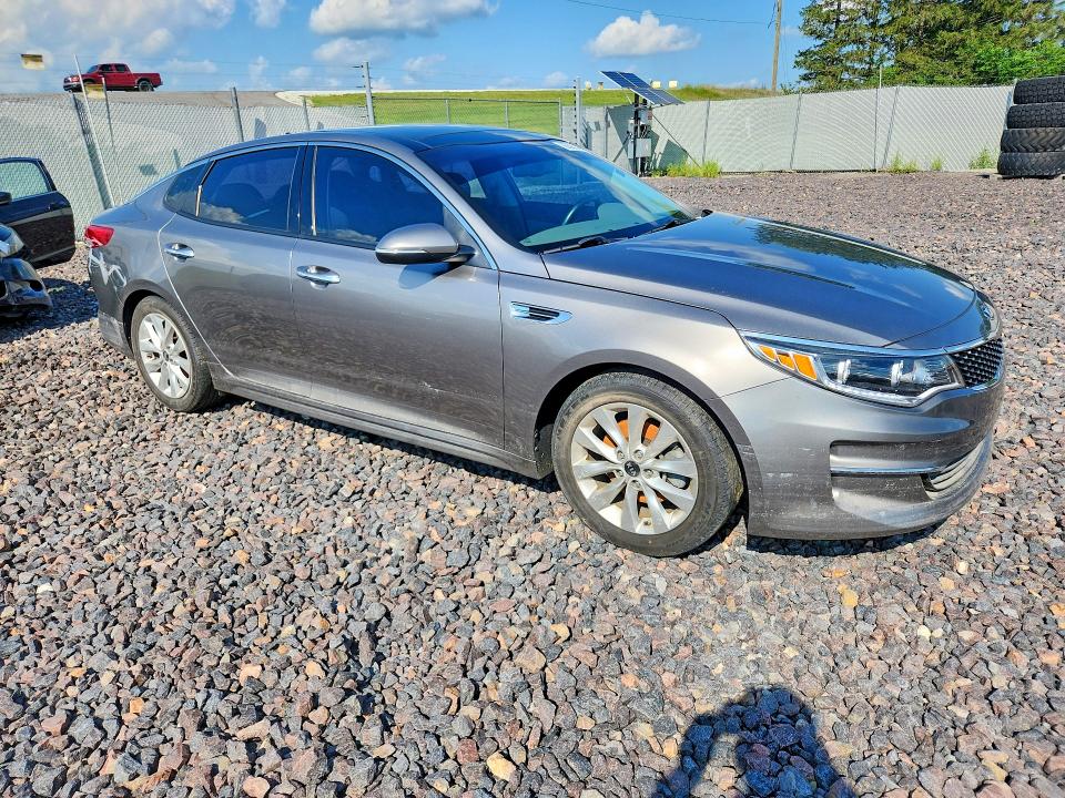 Photo 4 from auction – 2016 KIA OPTIMA with VIN 5XXGU4L35GG094739