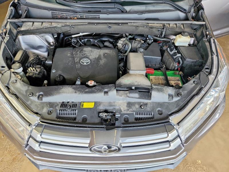 Снимка 12 от търг – 2018 TOYOTA HIGHLANDER с VIN 5TDBZRFH9JS849400