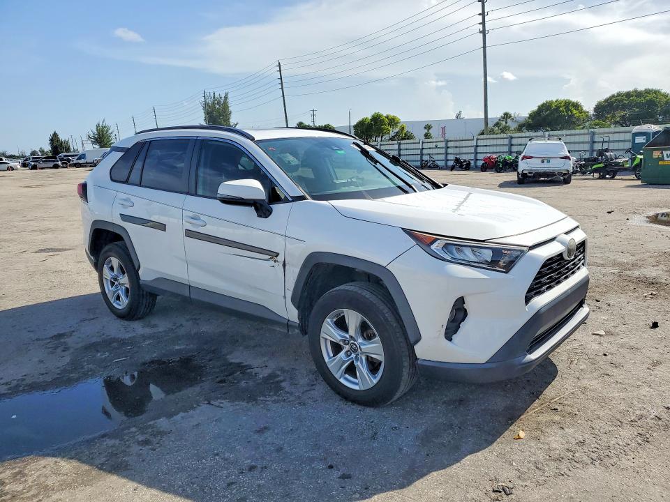 Photo 4 from auction – 2019 TOYOTA RAV4 with VIN 2T3W1RFV6KC015231