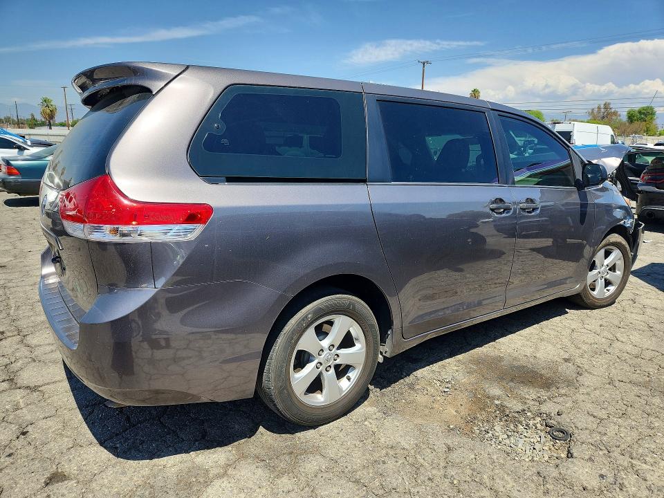 Photo 3 from auction – 2014 TOYOTA SIENNA with VIN 5TDZK3DC3ES466078