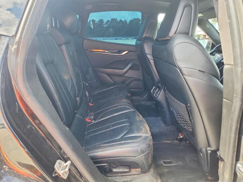 Photo 11 from auction – 2017 MASERATI LEVANTE with VIN ZN661XUS8HX262717