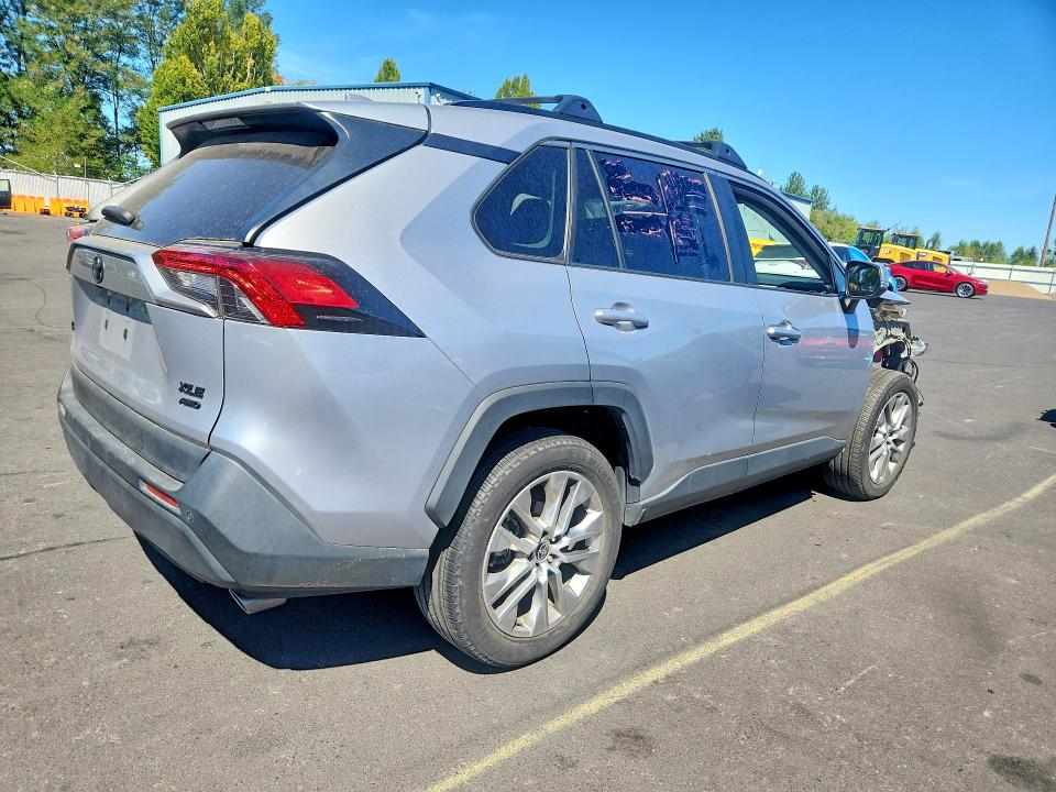 Photo 3 from auction – 2022 TOYOTA RAV4 with VIN 2T3A1RFV9NC289182