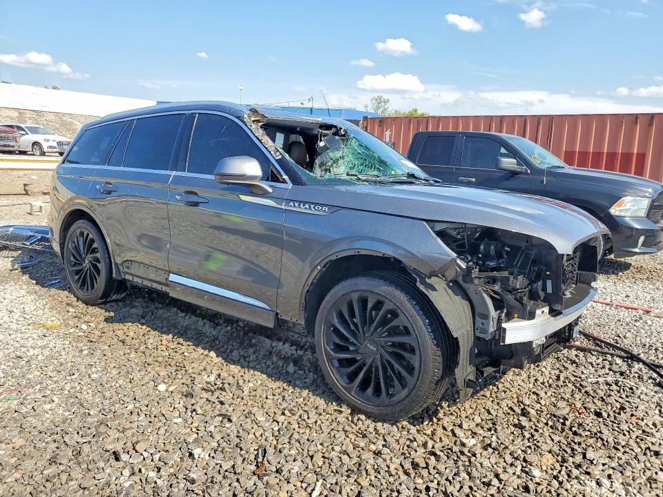 Photo 4 from auction – 2021 LINCOLN AVIATOR with VIN 5LM5J7XC1MGL18291